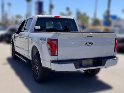 Ford F-150 LARIAT 4WD SuperCrew 5.5' Box 2026