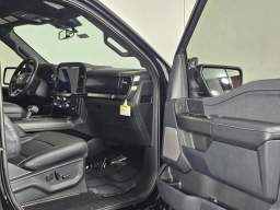 Ford F-150 LARIAT 4WD SuperCrew 5.5' Box 2025