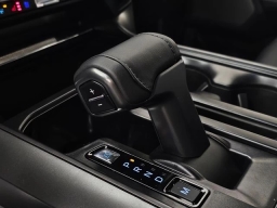 Ford F-150 LARIAT 4WD SuperCrew 5.5' Box 2025