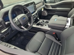 Ford F-150 Platinum 4WD SuperCrew 5.5' Box 2026