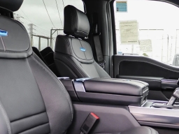 Ford F-150 Platinum 4WD SuperCrew 5.5' Box 2026