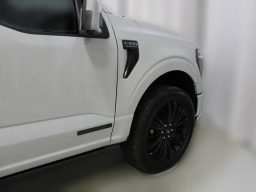 Ford F-150 Platinum 4WD SuperCrew 5.5' Box 2026