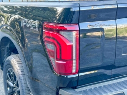 Ford F-150 Platinum 4WD SuperCrew 5.5' Box 2026