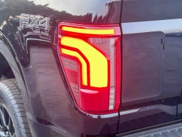Ford F-150 Platinum 4WD SuperCrew 5.5' Box 2026