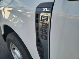 Ford Super Duty F-350 SRW XL 2WD Reg Cab 8' Box 2025