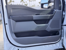 Ford Super Duty F-350 SRW XLT 4WD Reg Cab 8' Box 2025