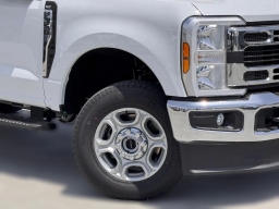 Ford Super Duty F-350 SRW XLT 4WD Reg Cab 8' Box 2025