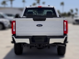 Ford Super Duty F-350 SRW XLT 4WD Reg Cab 8' Box 2025