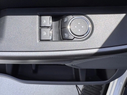 Ford Super Duty F-350 SRW XLT 4WD Reg Cab 8' Box 2025