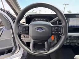 Ford Super Duty F-350 SRW XLT 4WD Reg Cab 8' Box 2025