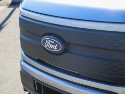 Ford F-150 Lightning XLT 4WD SuperCrew 5.5' Box 2025