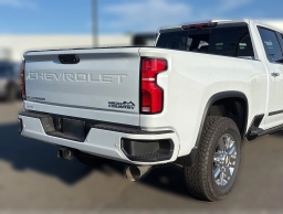 Chevrolet Silverado 3500HD High Country 4WD Crew Cab 159" 2026