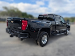 Chevrolet Silverado 3500HD High Country 4WD Crew Cab 172" 2026