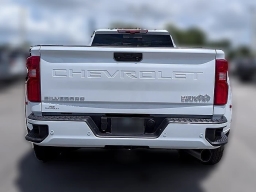 Chevrolet Silverado 3500HD High Country 4WD Crew Cab 172" 2026