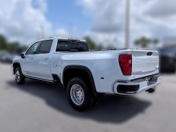 Chevrolet Silverado 3500HD High Country 4WD Crew Cab 172" 2026