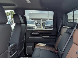 Chevrolet Silverado 3500HD High Country 4WD Crew Cab 172" 2026
