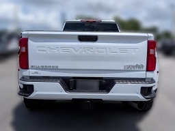 Chevrolet Silverado 3500HD High Country 4WD Crew Cab 172" 2026