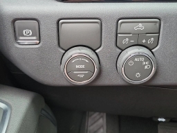 Chevrolet Silverado 1500 LT 2WD Crew Cab 147" 2026