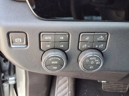 Chevrolet Silverado 1500 LTZ 4WD Crew Cab 147" 2026