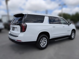 Chevrolet Suburban LS 2WD 4dr 2026