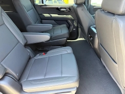 Chevrolet Suburban LT 2WD 4dr 2026