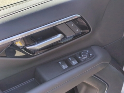 Chevrolet Suburban LS 4WD 4dr 2026