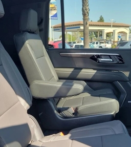 Chevrolet Suburban Z71 4WD 4dr 2026