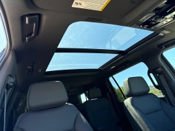 Chevrolet Suburban High Country 4WD 4dr 2026