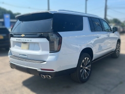 Chevrolet Suburban High Country 4WD 4dr 2026