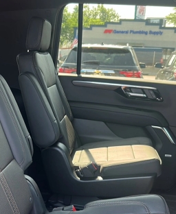 Chevrolet Suburban High Country 4WD 4dr 2026