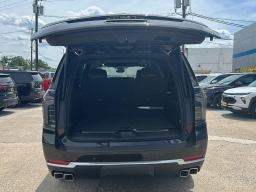 Chevrolet Suburban High Country 4WD 4dr 2026