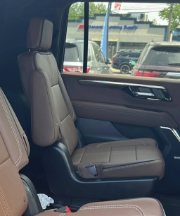 Chevrolet Suburban High Country 4WD 4dr 2026
