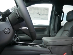 Chevrolet Suburban High Country 4WD 4dr 2026