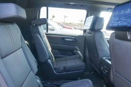 Chevrolet Suburban High Country 4WD 4dr 2026