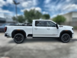 GMC Sierra 2500HD AT4 4WD Crew Cab 159" 2026