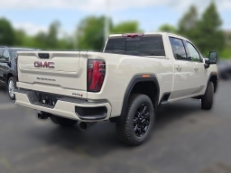 GMC Sierra 2500HD AT4 4WD Crew Cab 159" 2026