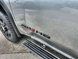 GMC Sierra 2500HD AT4 4WD Crew Cab 159" 2026