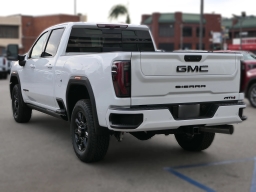 GMC Sierra 2500HD AT4 4WD Crew Cab 159" 2026