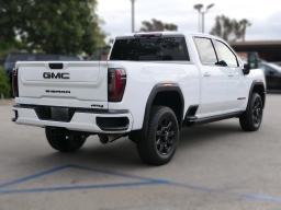 GMC Sierra 2500HD AT4 4WD Crew Cab 159" 2026