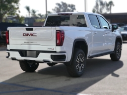 GMC Sierra 1500 AT4 4WD Crew Cab 147" 2026
