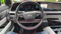 Cadillac VISTIQ Luxury AWD 4dr 2026