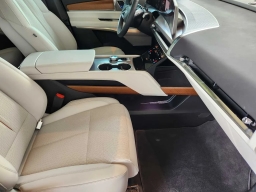 Cadillac VISTIQ Luxury AWD 4dr 2026