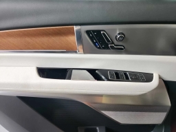 Cadillac VISTIQ Luxury AWD 4dr 2026