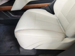 Cadillac VISTIQ Luxury AWD 4dr 2026