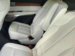 Cadillac VISTIQ Luxury AWD 4dr 2026