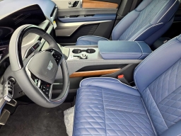 Cadillac VISTIQ Premium Luxury AWD 4dr 2026