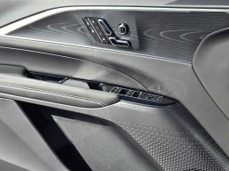 Cadillac LYRIQ Luxury 4dr 2026