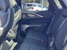 Cadillac LYRIQ LYRIQ-V Premium 4dr 2026