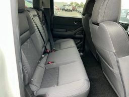 Nissan Frontier SV Crew Cab 4x2 2025