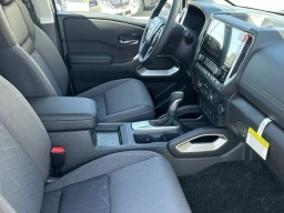 Nissan Frontier SV Crew Cab 4x2 2026
